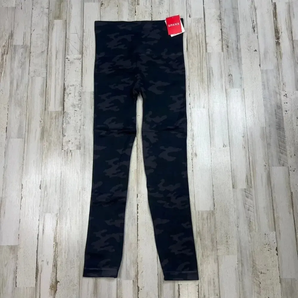NWT SPANX Women's Small Look At Me Now Camo Print High-Waisted Seamless Leggings - Image 2