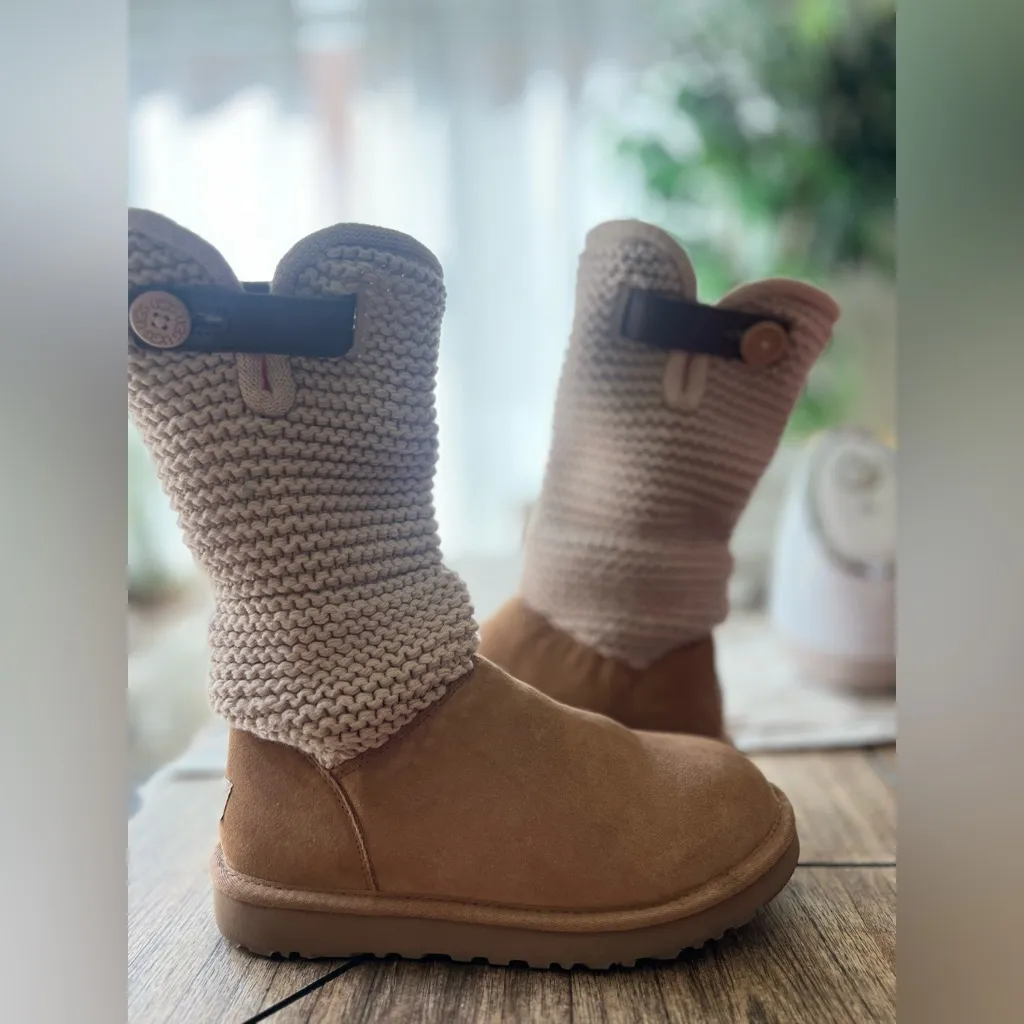 UGG Boot EUC Size 10-11 worn once LIKE NEW no tags - Image 6