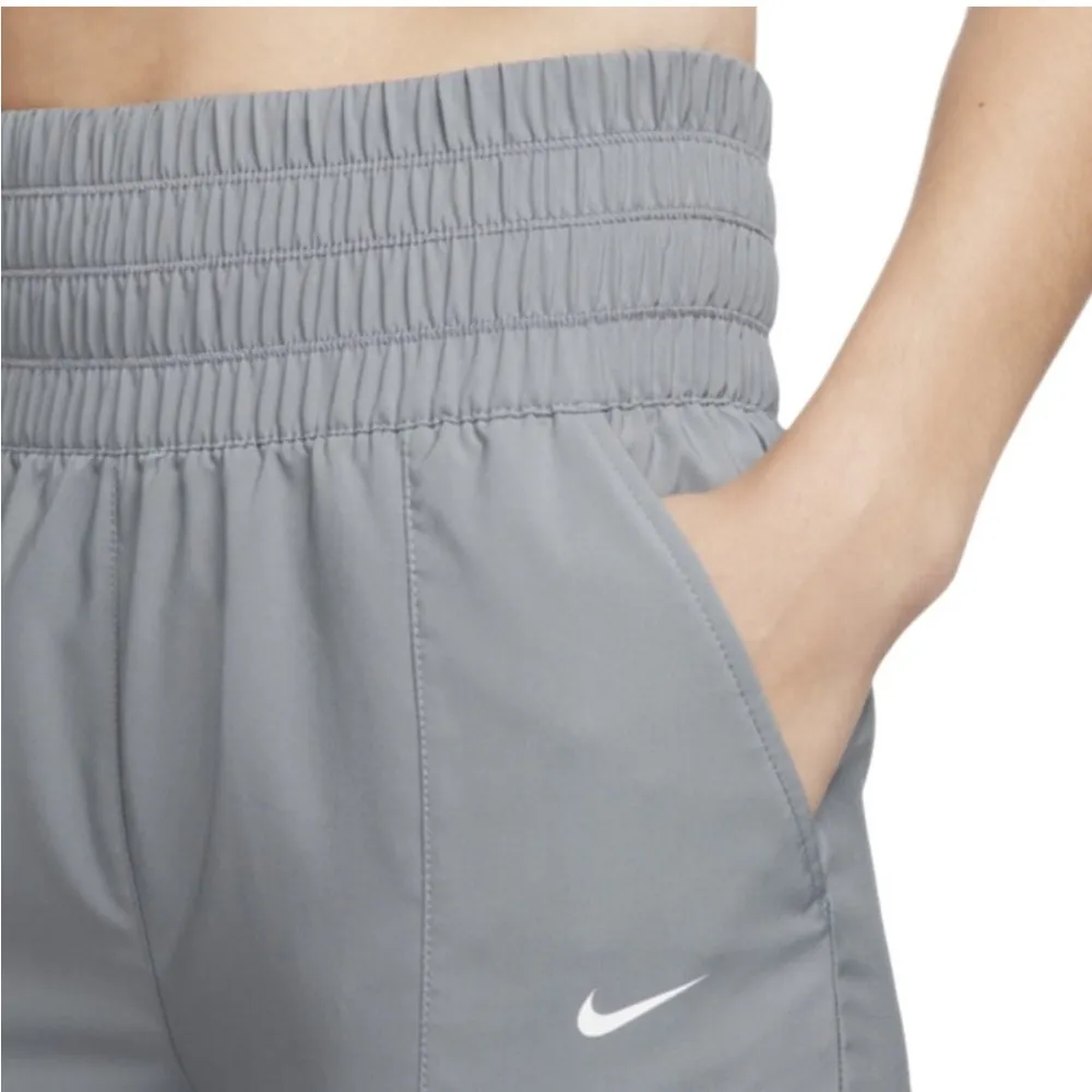 Nike

Women's Dri-FIT One Ultra High-Waisted Pants - Image 3