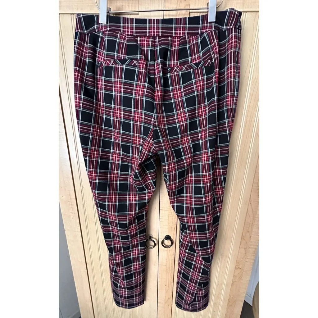 Christopher & Banks Women Tartan Plaid Pants Black Red Green Slim Leg Size 6 EUC - Image 3