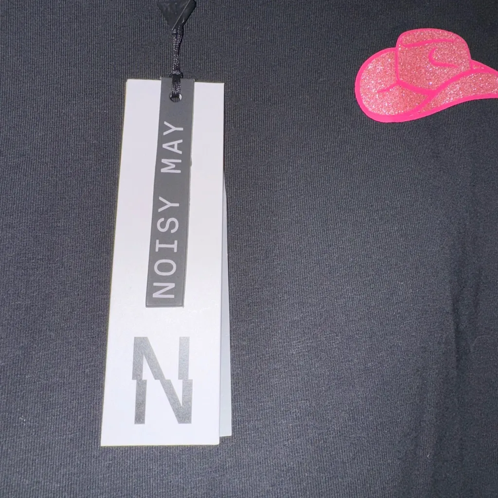 Noisy May Black Crop Top with Pink Hat Detail - Image 2