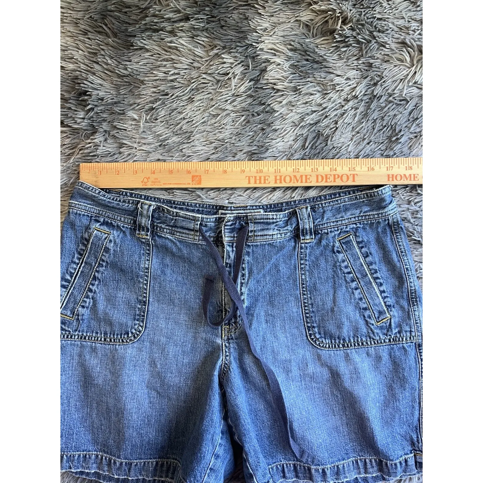 Old Navy Jean Shorts Womens Size 14Blue Denim Cotton Drawstring Tie Waist Casual - Image 4