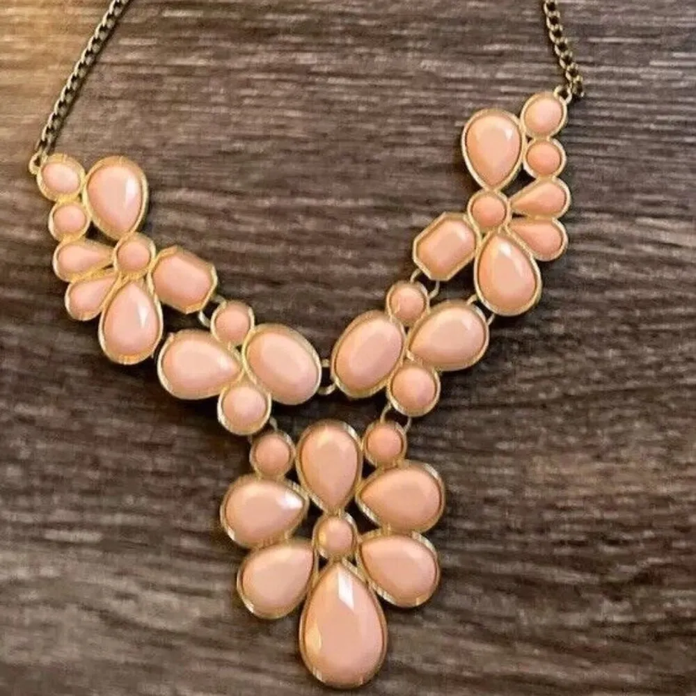 Vintage Pink Peachy cabochon Gold tone Statement chunky Necklace Western Piece - Image 10