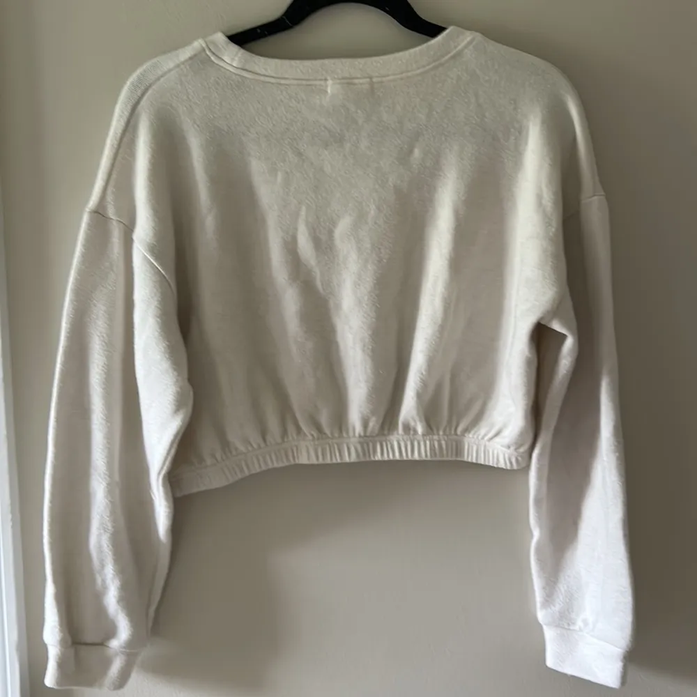 Tilly’s Full Tilt Cream Cropped Sweatshirt - Image 2