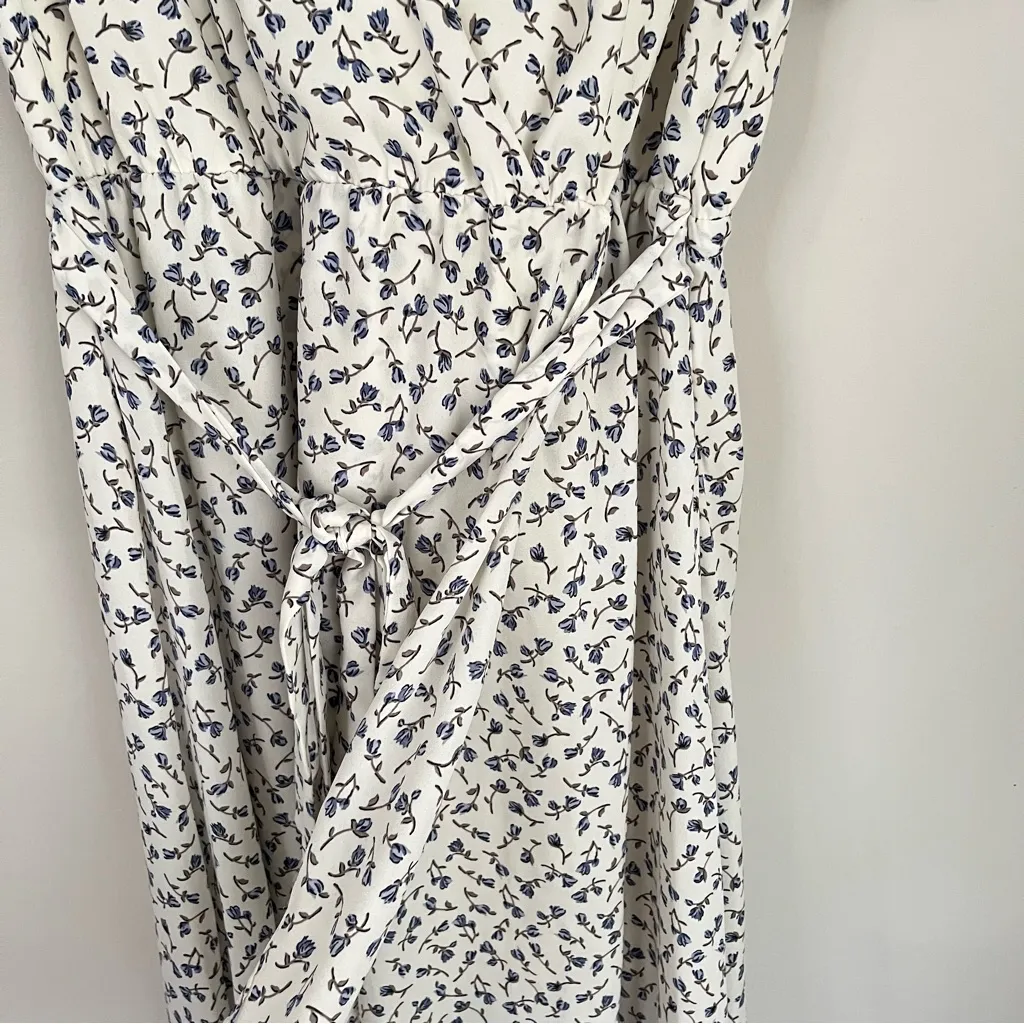 Sienna Sky White Blue Floral Wrap Midi Dress Size Medium - Image 3