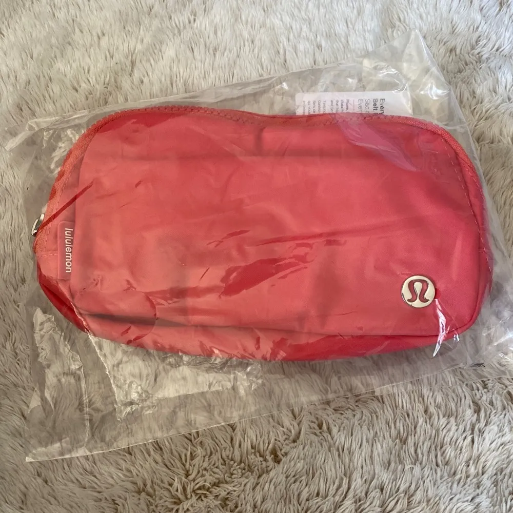 Lululemon Everywhere belt bag pale raspberry - Image 2