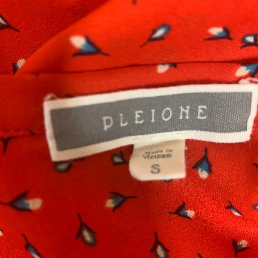 Pleione Red Floral Short Sleeve Round Neck Blouse Size Small - Image 8