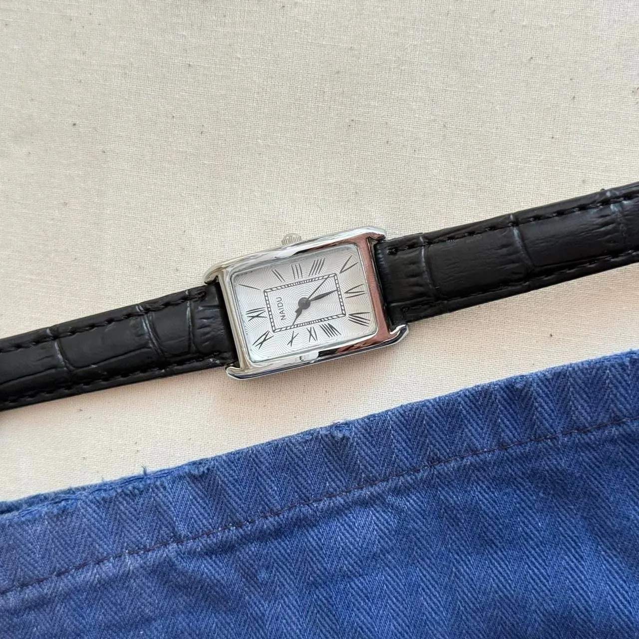 Dainty Vintage Black Leather Silver Luxury Watch - Image 3