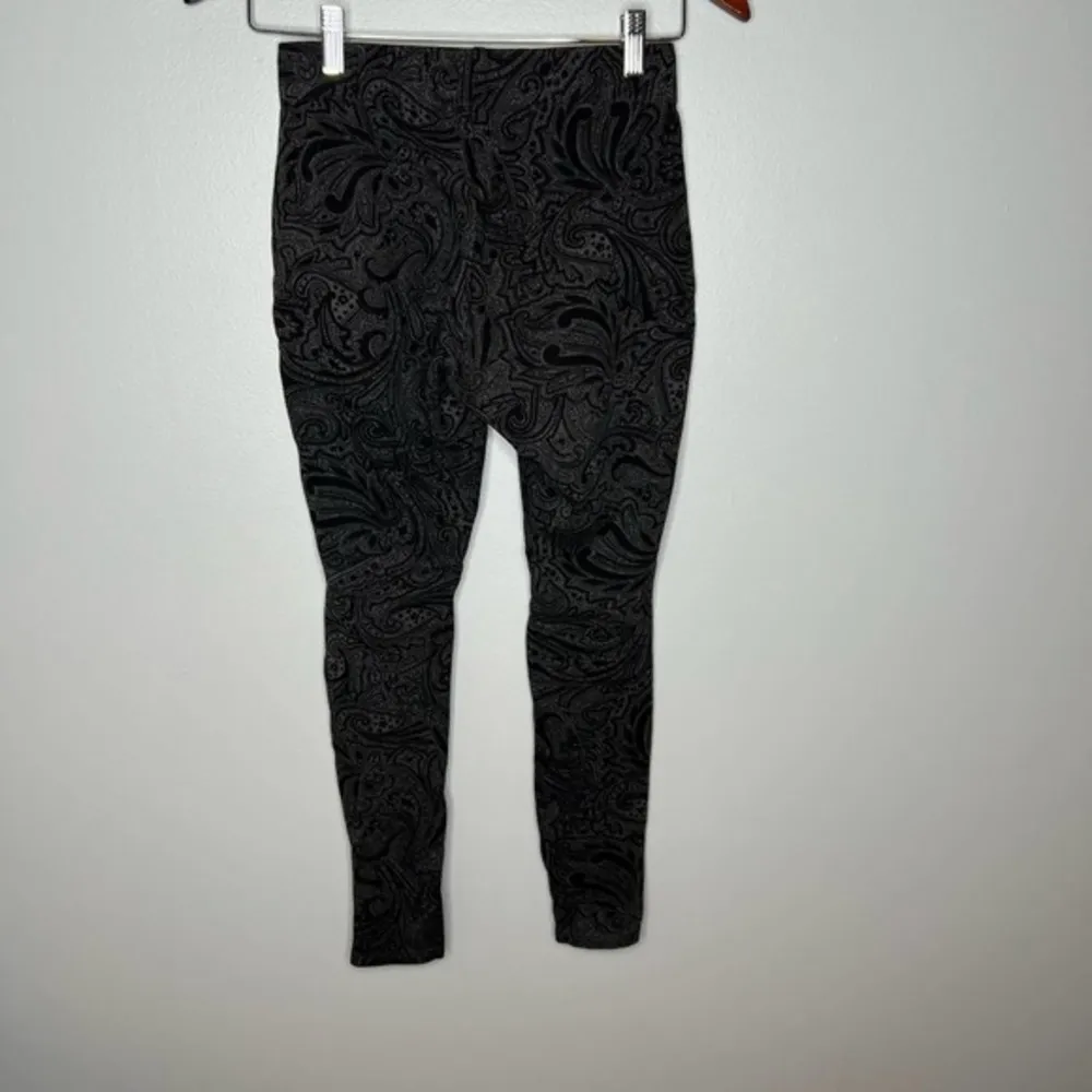 M Miracle body by Miraclesuit black paisley shaping pull on leggings size 2 - Image 4