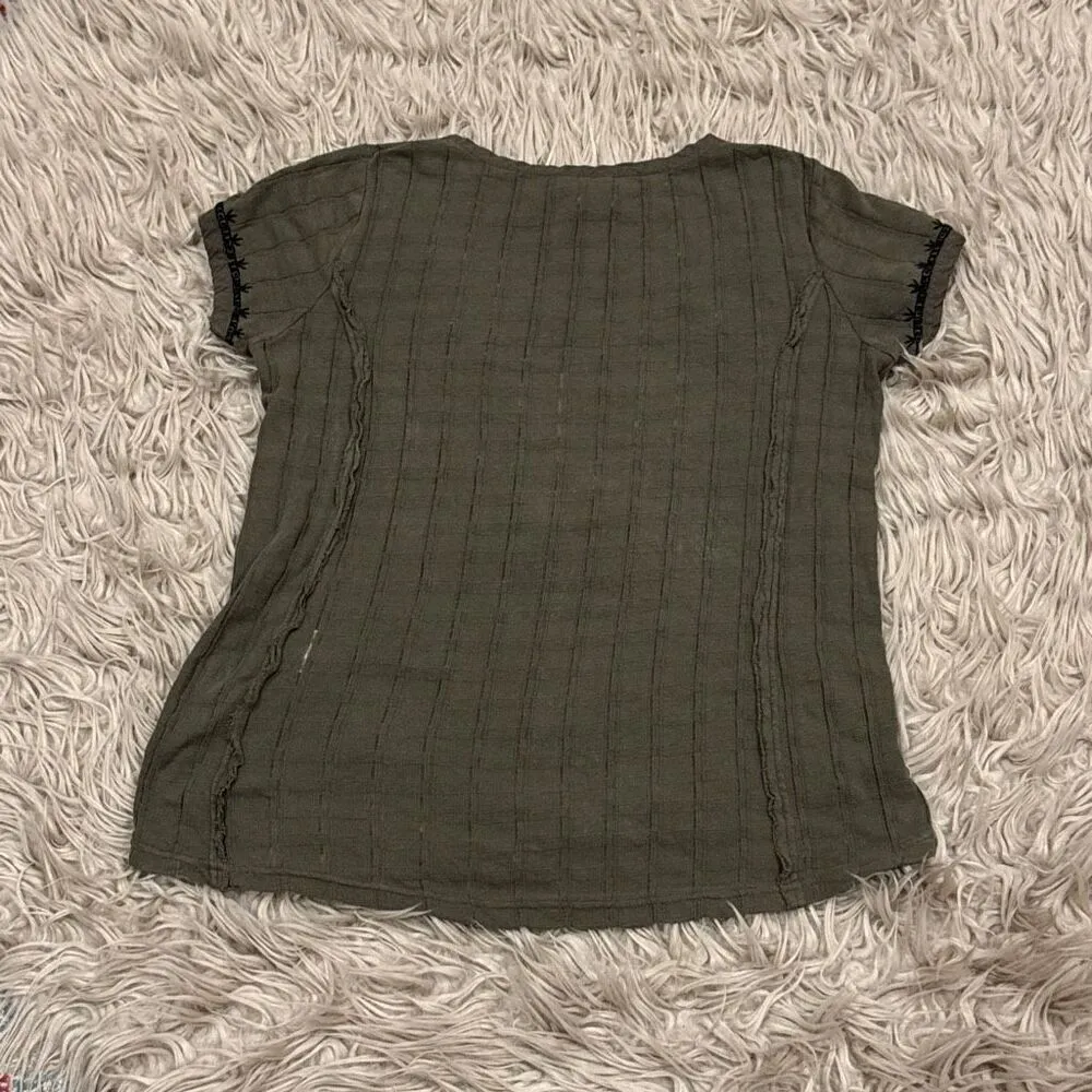 Akemi Kin Anthropologie Dandelion embroidered olive green top xs - Image 7