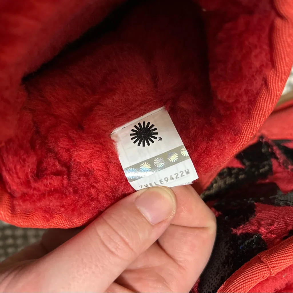 UGG Classic Mini Sequin Stars Red Boots Size 7 - Image 6