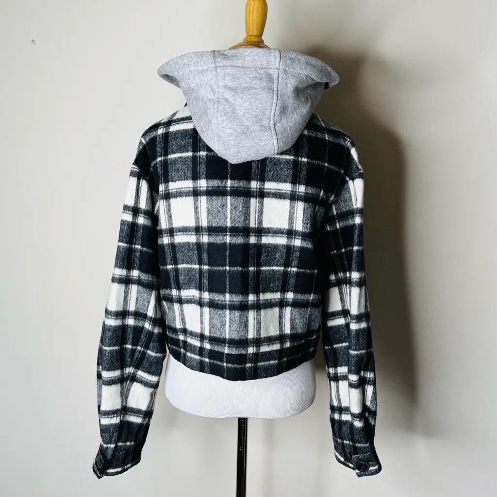 Zara Black and White Plaid Cropped Bomber Jacket - Image 8