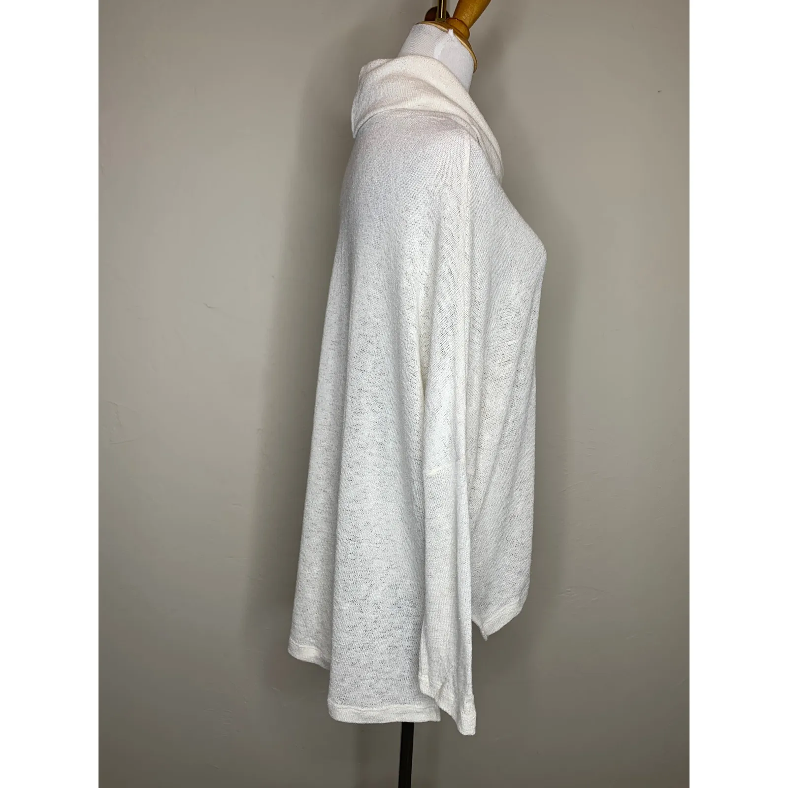 Lightweight Cream Turtleneck Sweater Oversized Sz Medium - Image 4