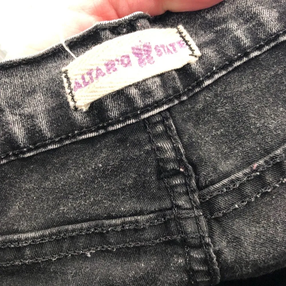 Altar’d State Women's Gray/Black Low Rise Straight Leg Skinny Jeans sz 26 - Image 3