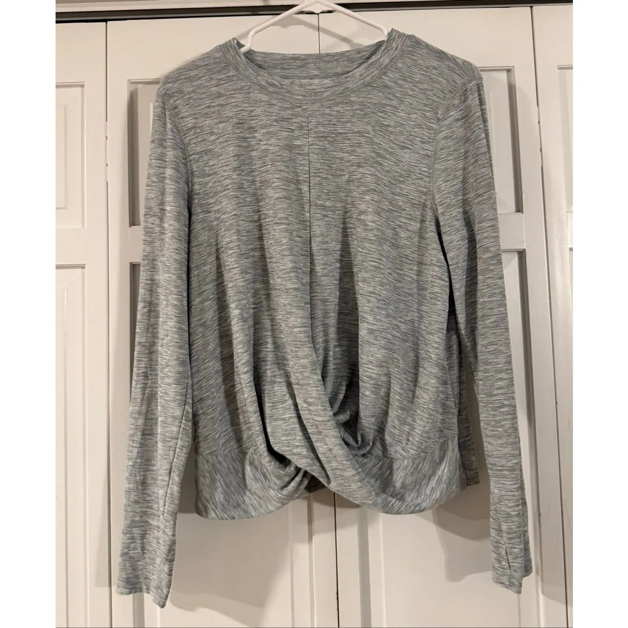 Old navy active breath one grey athletic top size large - Image 2