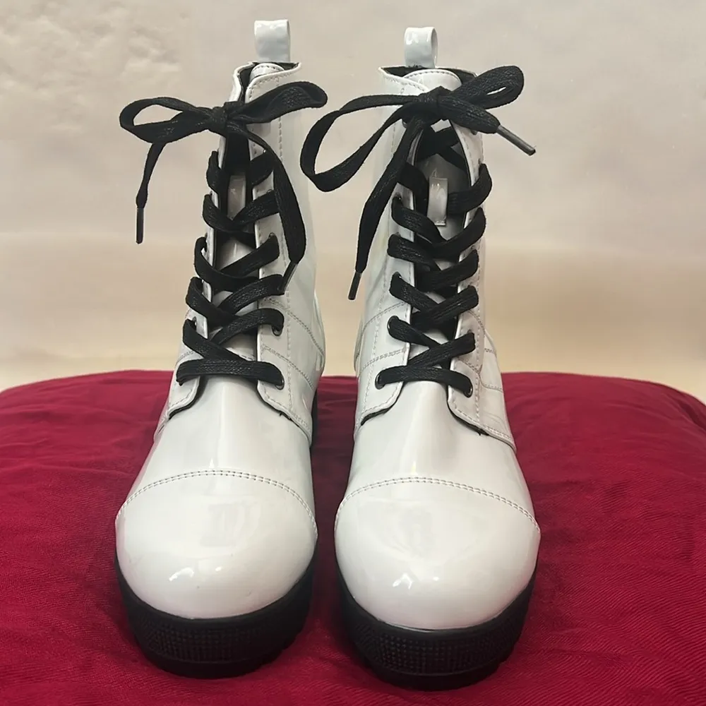 Wild Diva White 7 Eye Lace Up Patent Leather  Chunky Heel Boots Size 7 - Image 13