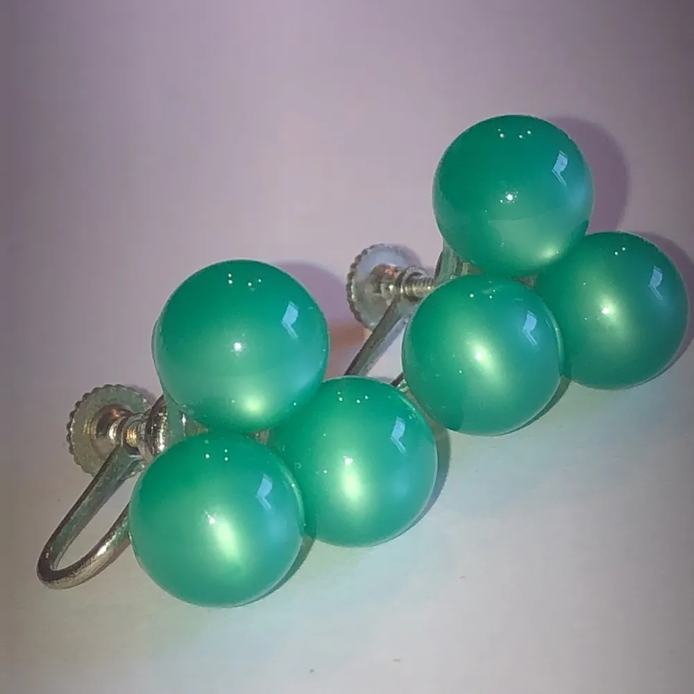 Vintage Green Moon Glow Lucite Beaded Cluster Screw Back Earrings - Image 5
