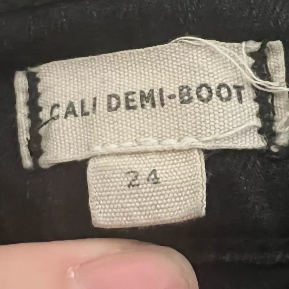 Madewell Cali Demi-Boot Jeans Berkeley Black Chewed-Hem - Image 14