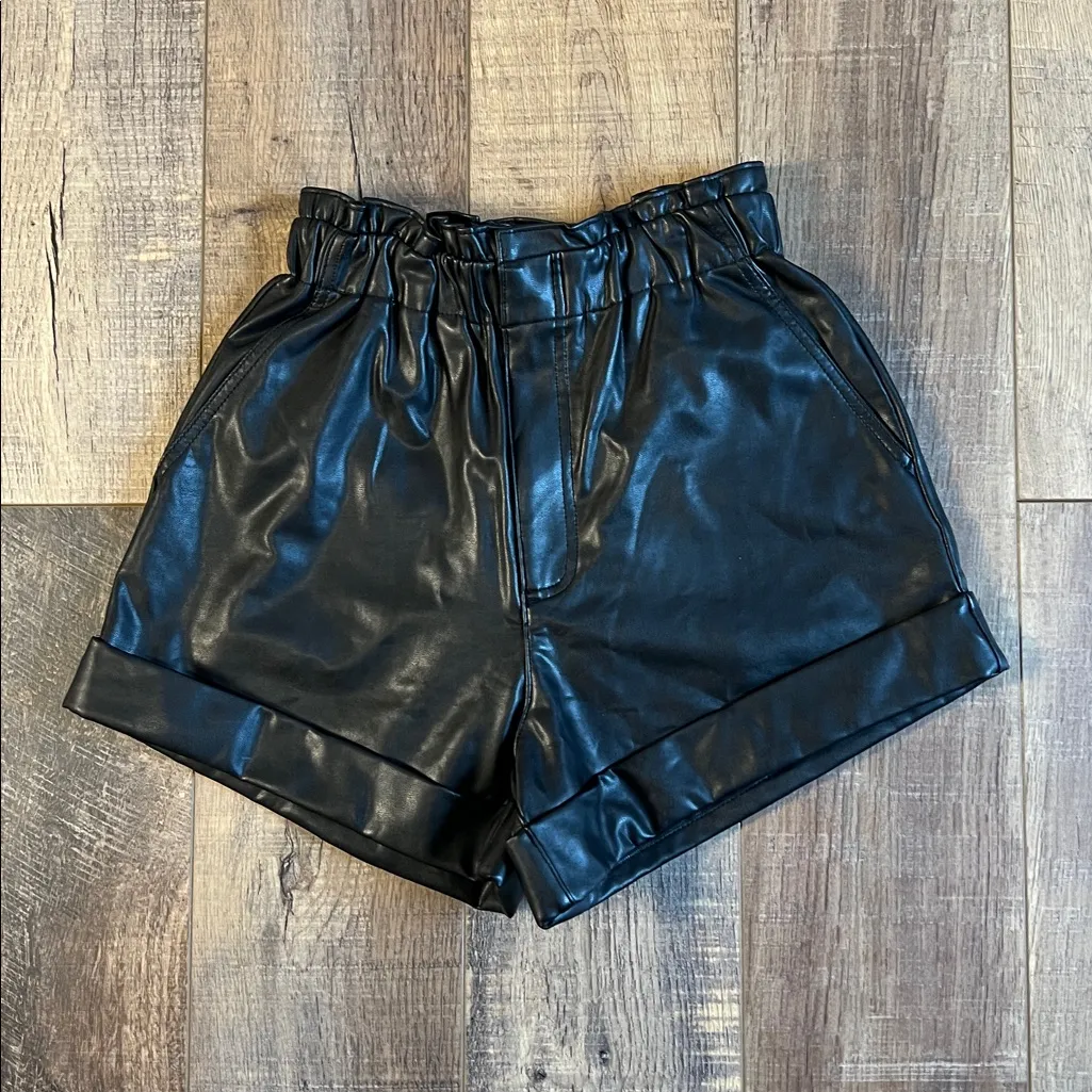 Abercrombie and Fitch Faux Vegan Leather Black Shorts  Size Small - Image 2
