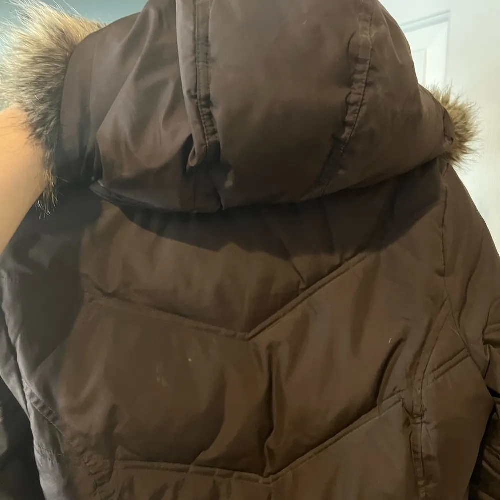 GAP Women's Brown Puffer Jacket Excellent Condition with Faux Fur Lined Hood - Image 8