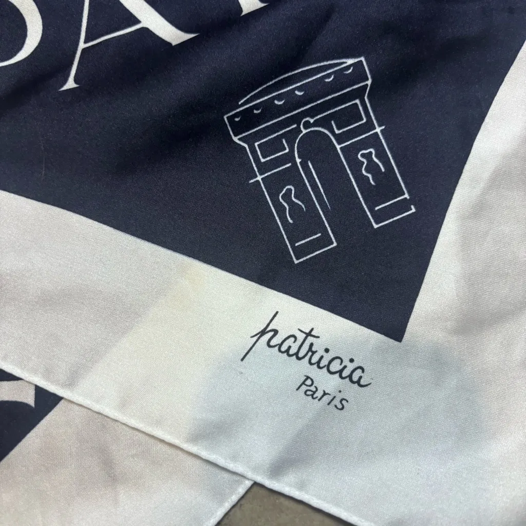 Patricia Paris Womens 34x34 Scarf Navy Blue Red Vintage Souvenir de Paris - Image 2