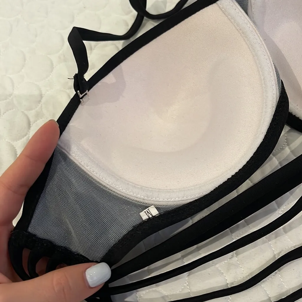 Women medium solid black Push up black strapless bikini top with halter straps - Image 4