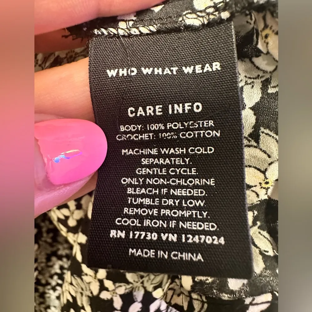 black/white floral 3/4 bell sleeves button neck top - Image 4