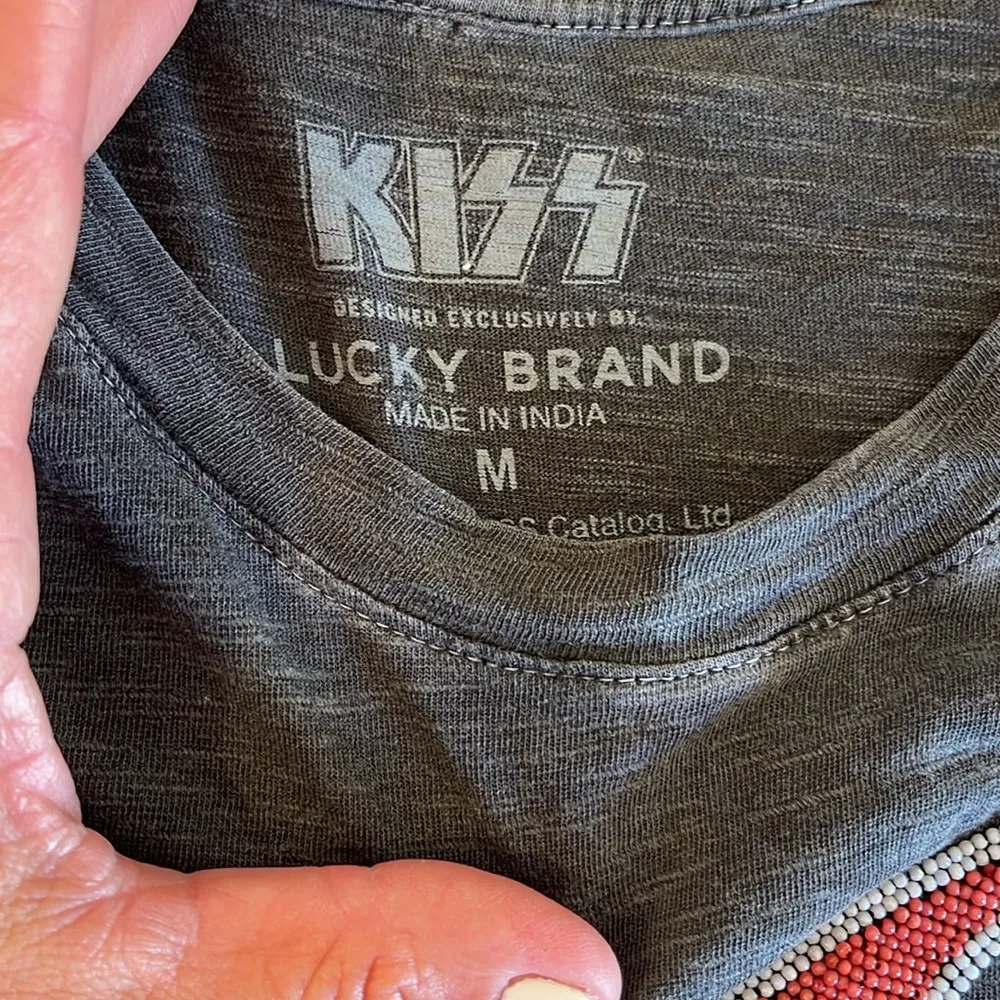Lucky Brand Black and Red beaded KISS graphic Short Sleeve Tee medium - Image 3