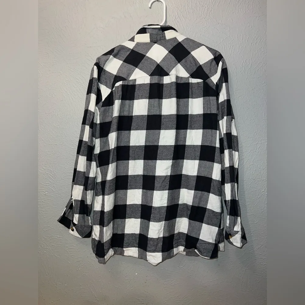 Columbia plaid black and white Women's Holly
Hideaway Flannel Shirt - Image 2