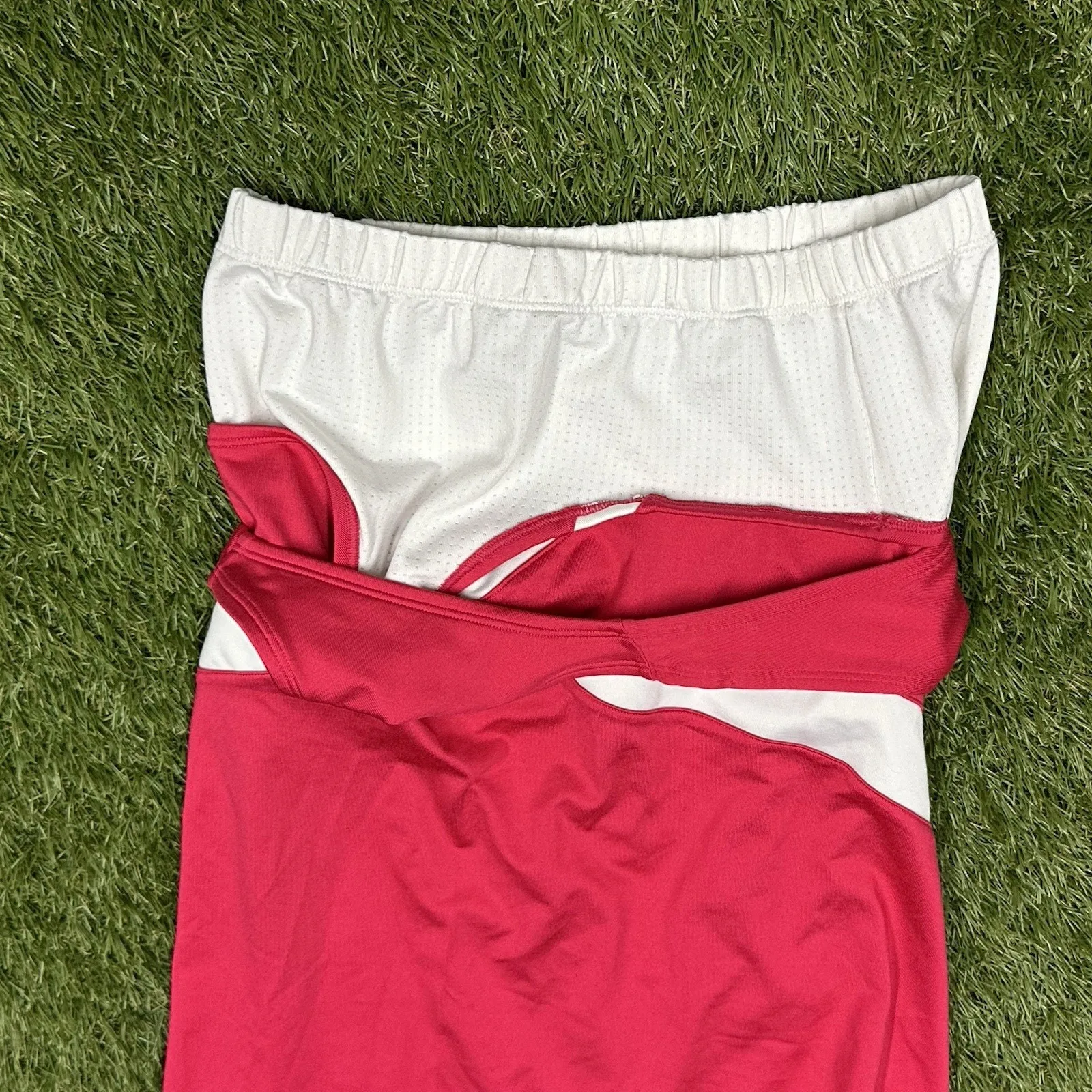 Under Armour heatgear women's‎ M racerback tank top pink white lightly lined bra Size M - Image 6