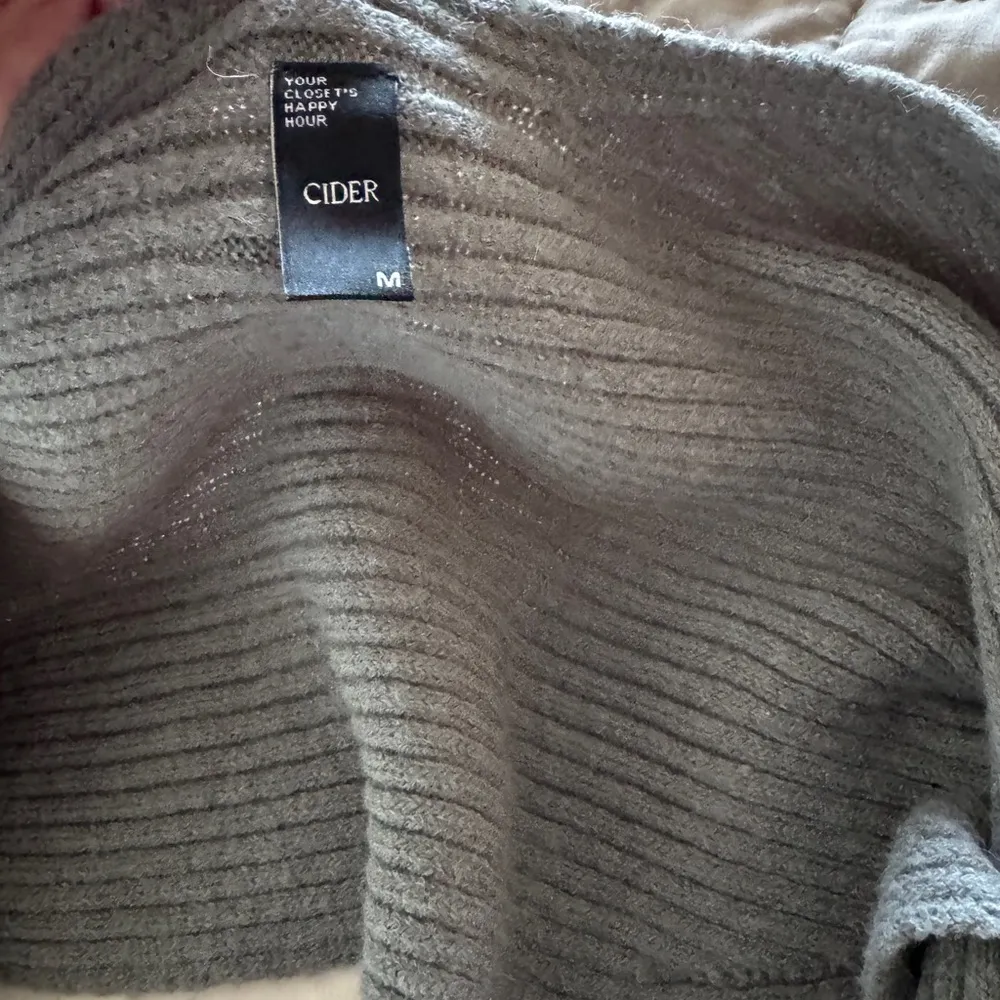 Gray Ribbed Women's Sweater - Image 4