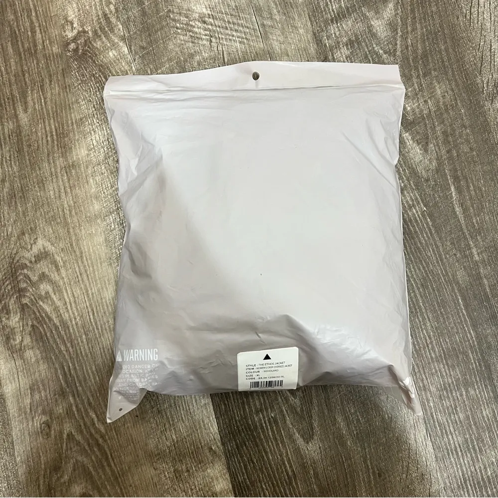 NEW Balance Athletica Vitality Green Woodland Camo The Ethos Jacket - Image 4