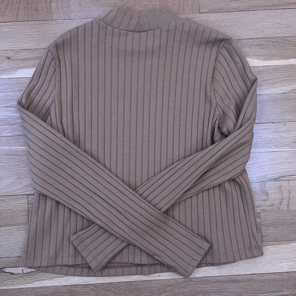 Long Sleeve Ribbed Shirt- S - Image 2