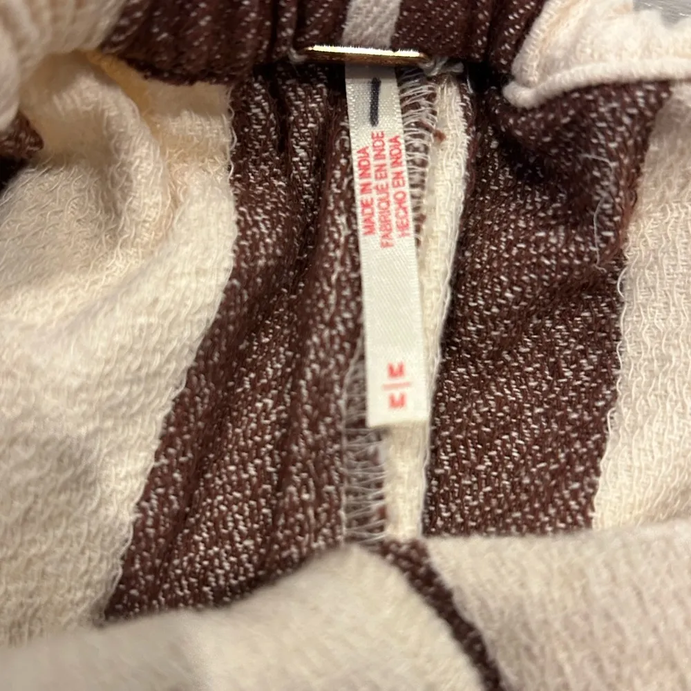 New with flaw  HOT HOT HOT Shorts chocolate sz medium - Image 5