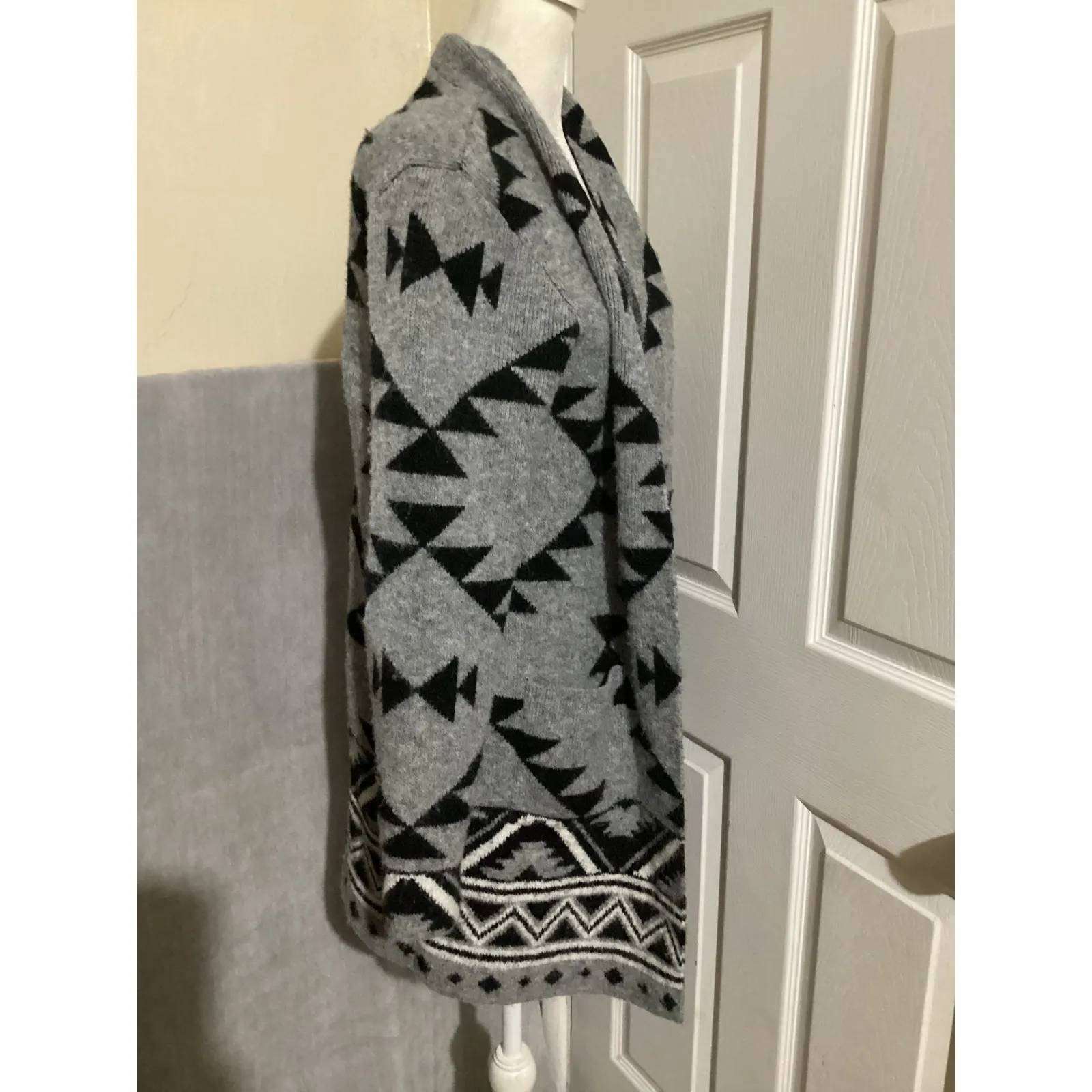 FRYE Women's Geometric Print Open Front Cardigan Sweater Size S Gray Black - Image 2
