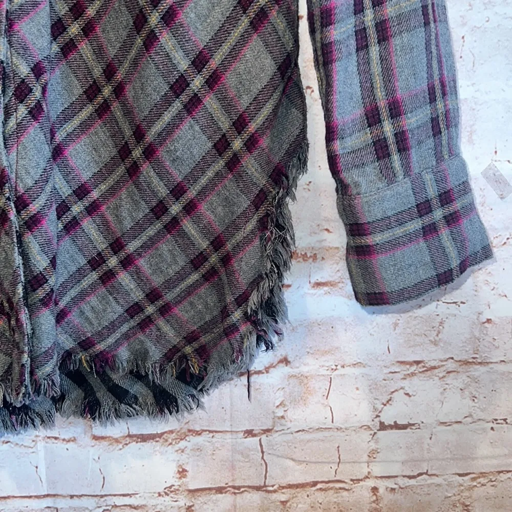 Cabi highland flannel raw hemline #3946 Gray purple fray hem check plaid collar - Image 5