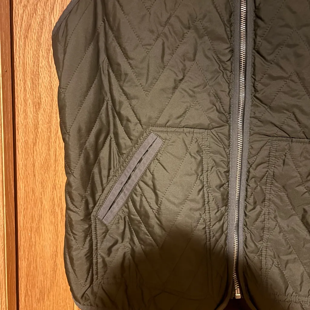 Old Navy Women’s Army Green Lightweight Vest - Image 3