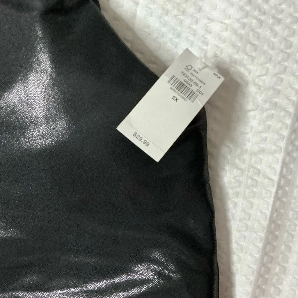 Old Navy Sleek Black Sports Bra - Image 3