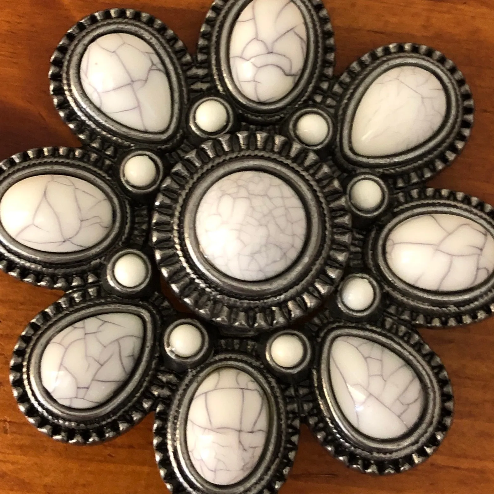 Premier Designs Flower Pendant Brooch Pin White Acrylic Cabochon Vintage NIP - Image 2