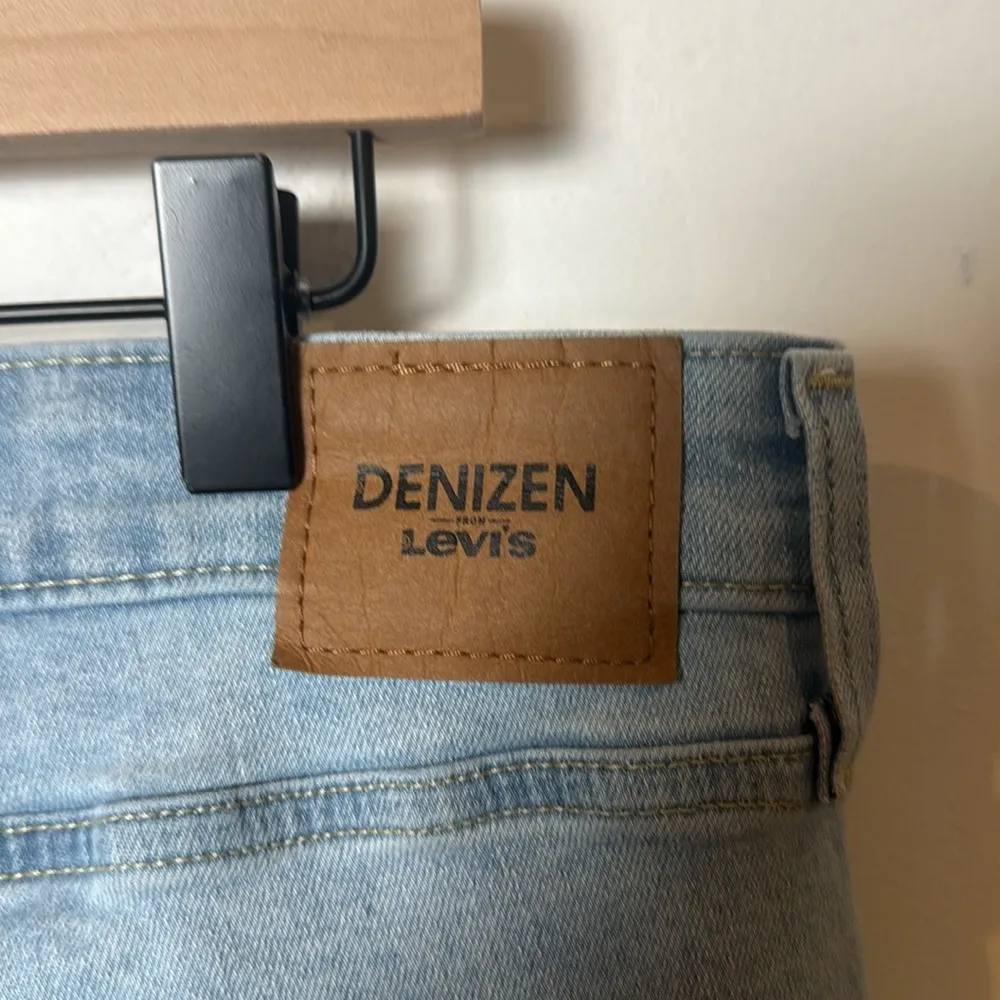 Denizen for Levi’s Women’s Mid-Rise Boyfriend Light Wash Distressed Jeans Sz 18 - Image 6