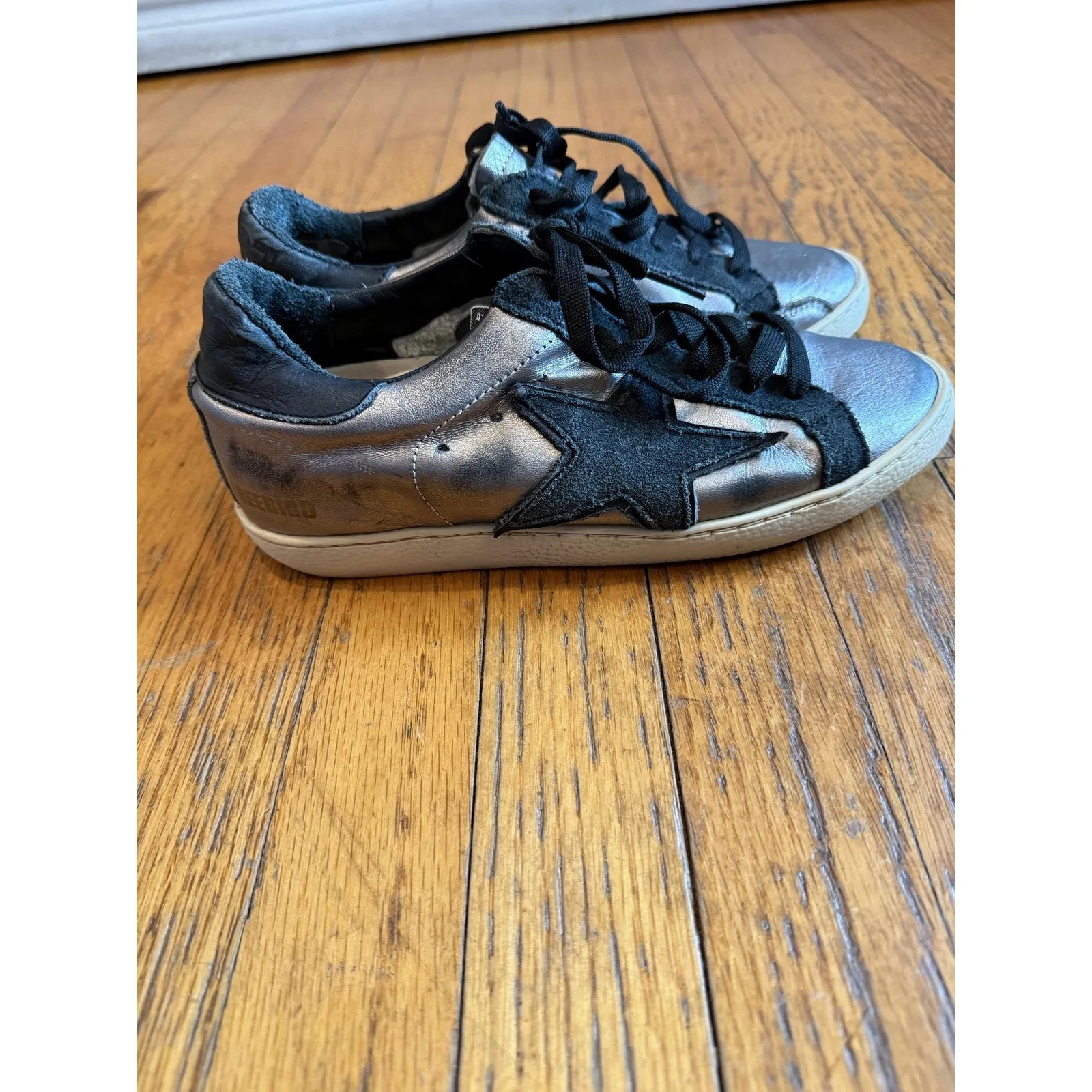 Freebird by Steven Shoes Womens Size 9 Silver Black Star Low Top Sneakers FB927 - Image 5