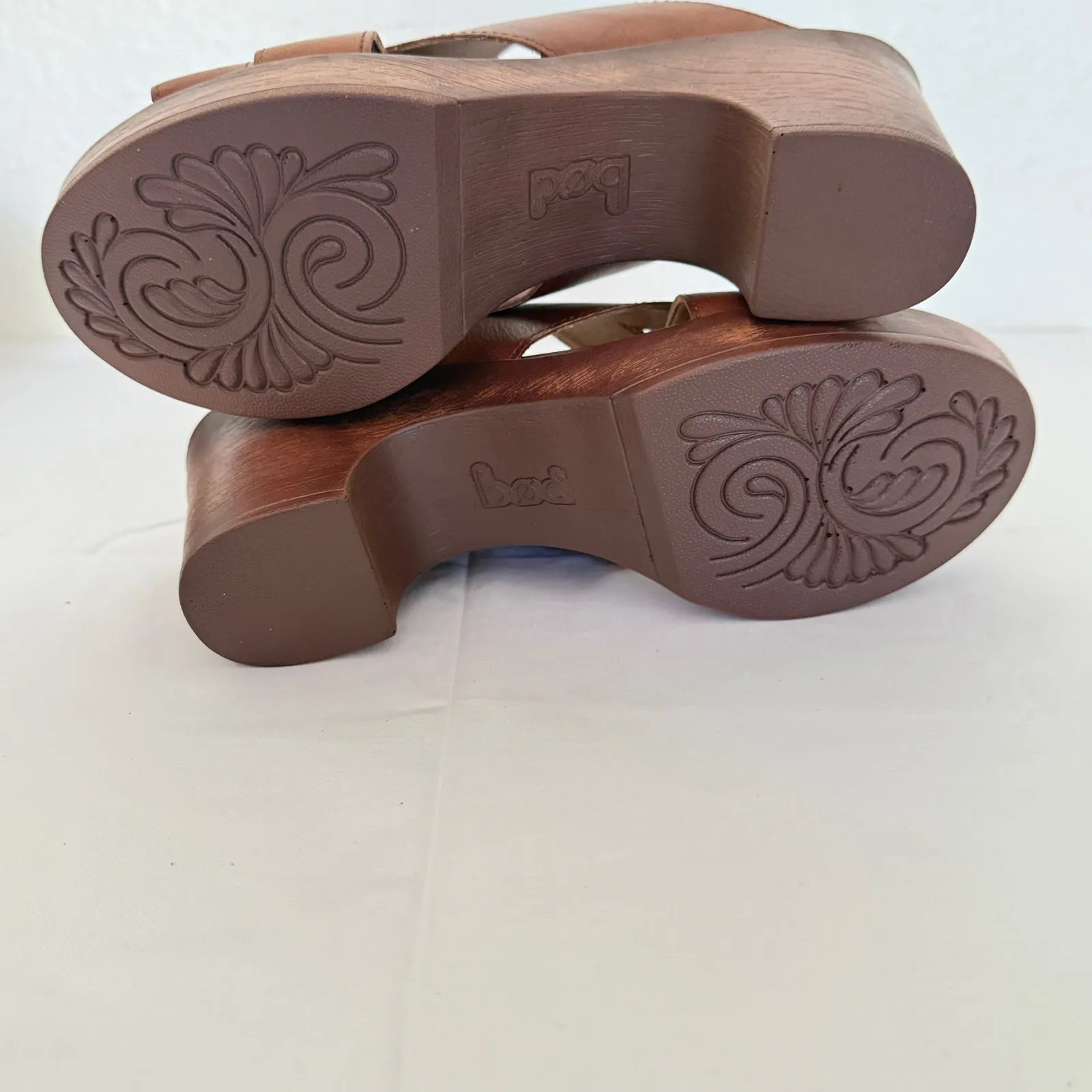 BOC Gina SlipOn Leather Crisscross Platform Sandals Sz 9 Chunky Brown Granny New - Image 4