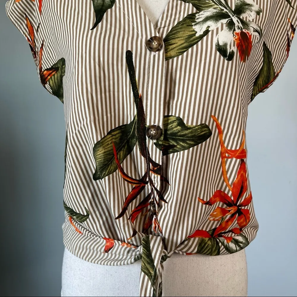 SIENNA SKY | Striped Floral Tie Front Blouse Sz XS - Image 3
