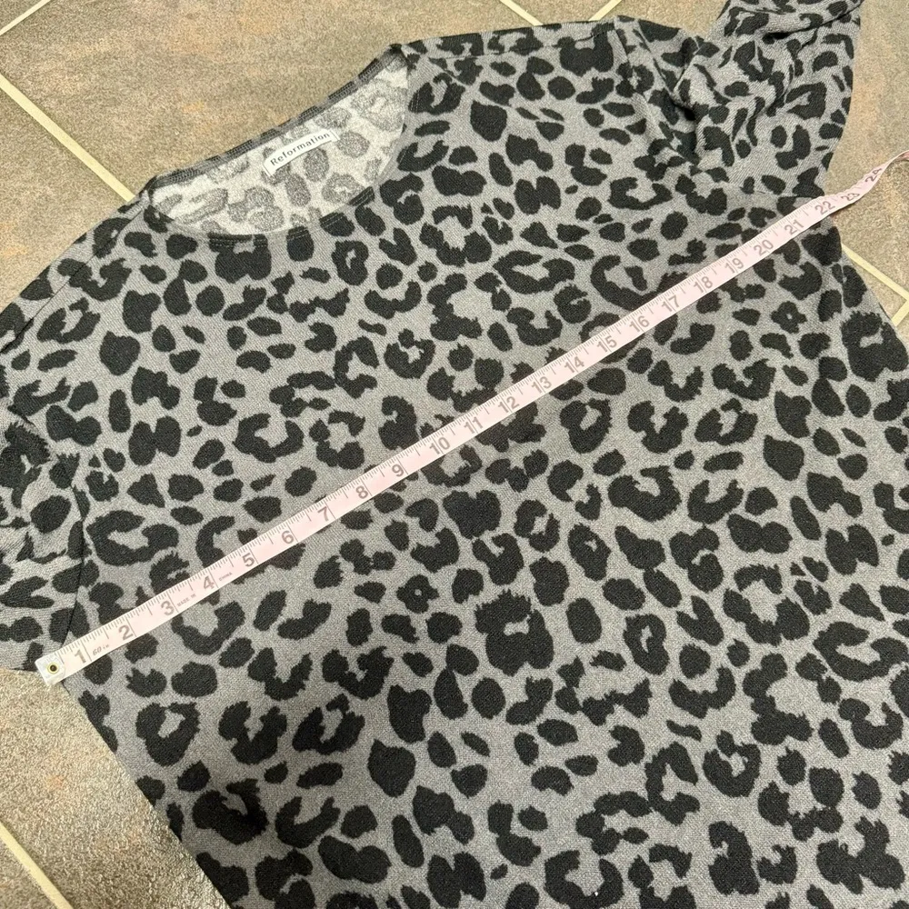 Reformation Long Sleeve Pullover Animal Print Sweater Grey Gray Medium M - Image 7