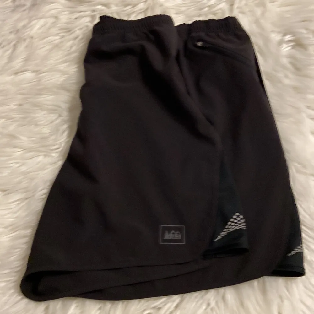 REI Women Shorts size M inseam 6” excellent condition color black Size M - Image 8