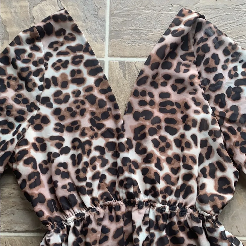Superdown Jill deep V leopard mini dress - Image 4
