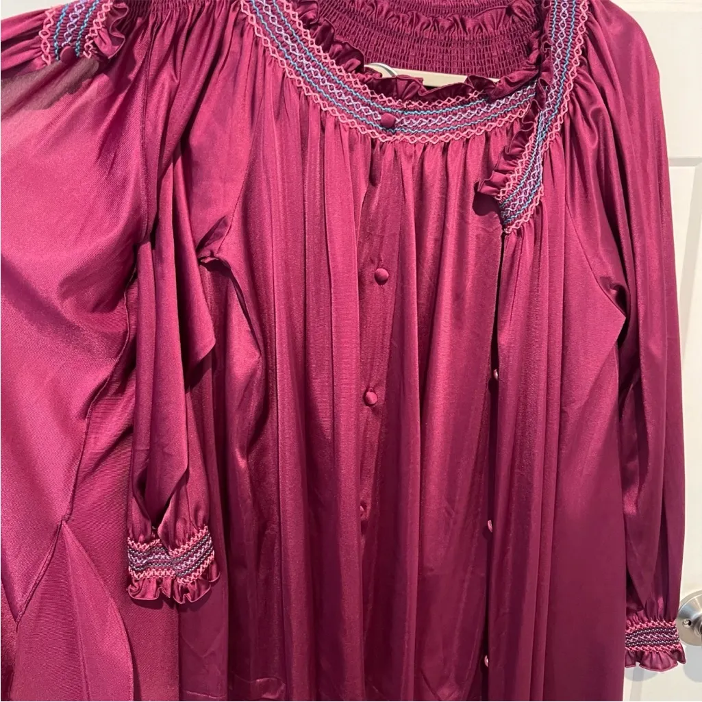 Vintage VANITY FAIR 2 Piece Pajama Set with Robe SIZE S Nylon Burgundy Smocked - Image 6