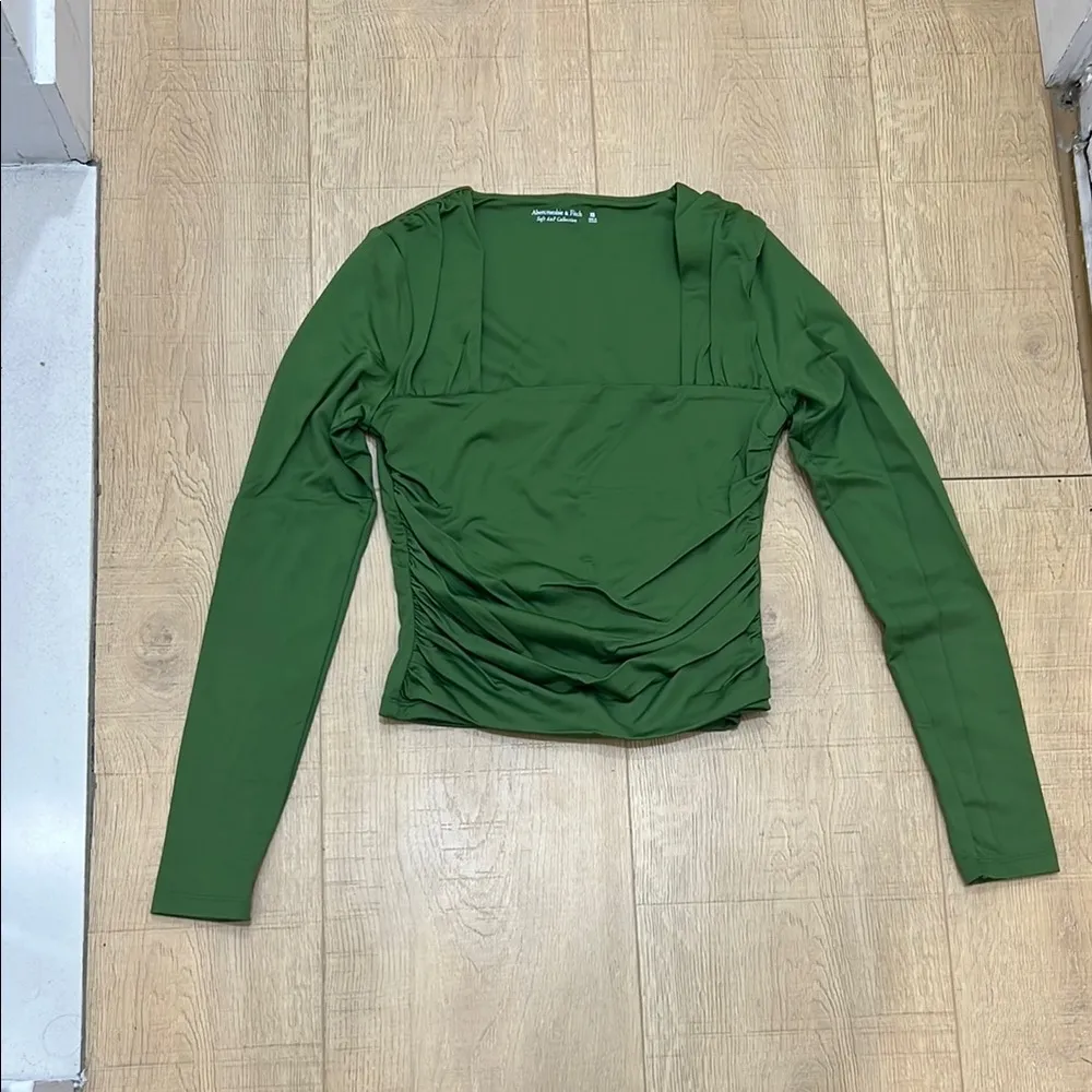 Abercrombie Green Long Sleeve Ruched Top - Image 2