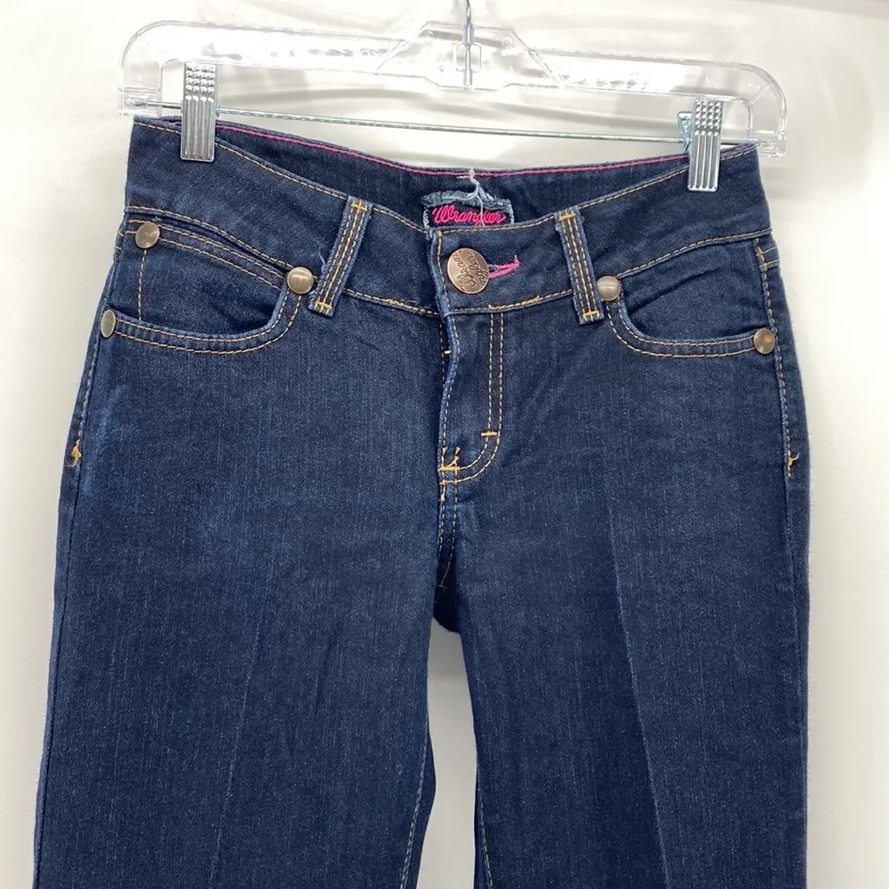 Wrangler premium patch brown leather patch bootcut dark wash western vaquero - Image 3