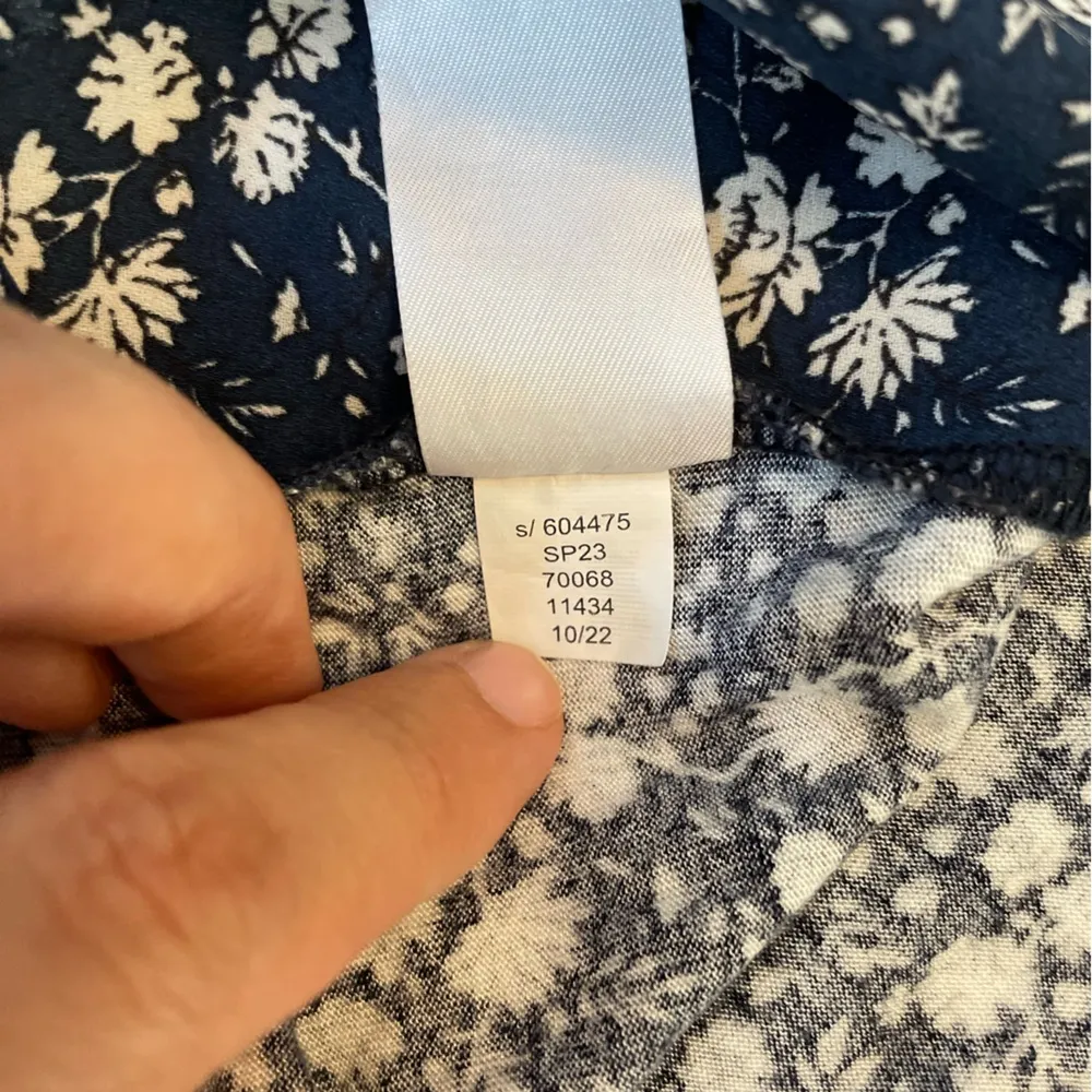 LOFT Vine Lace Trim Mock Neck Smocked Ditsy Floral Top Size L - Image 11